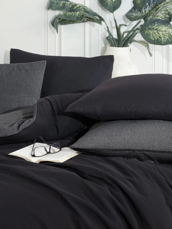 Siyah ve Antrasit Çift Kişilik Nevresim Takımı - Şık ve Modern Tasarım