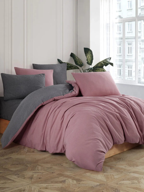 Pudra ve Gri Çift Kişilik Nevresim Takımı ile Yatak Odanıza Romantik Dokunuş