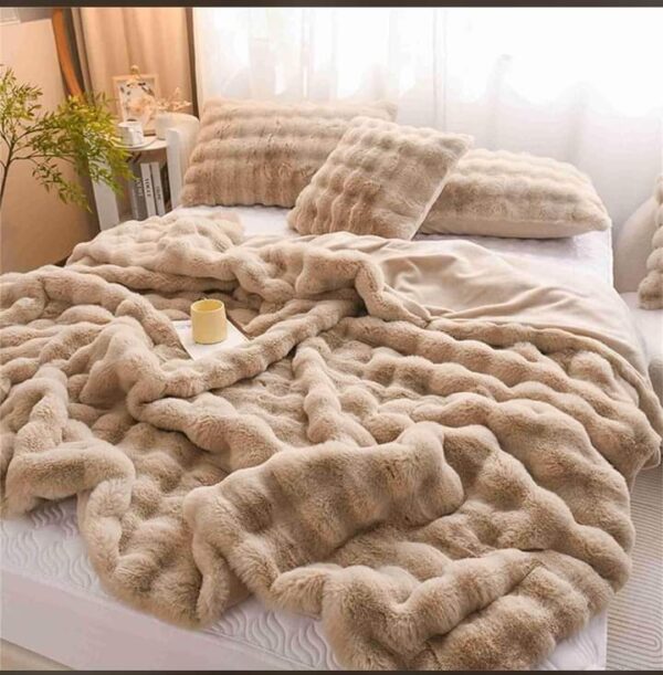 Lüks Bej Tavşan Tüyü Battaniye ve Yastık Seti