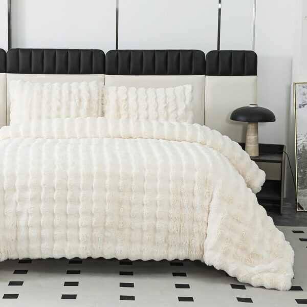 Kırık Beyaz Tavşan Tüyü Battaniye ve Yastık Seti