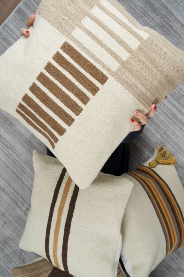 Yünlü El Dokuma Kırlent Kılıfı | Geleneksel Sanat ve Modern Estetik