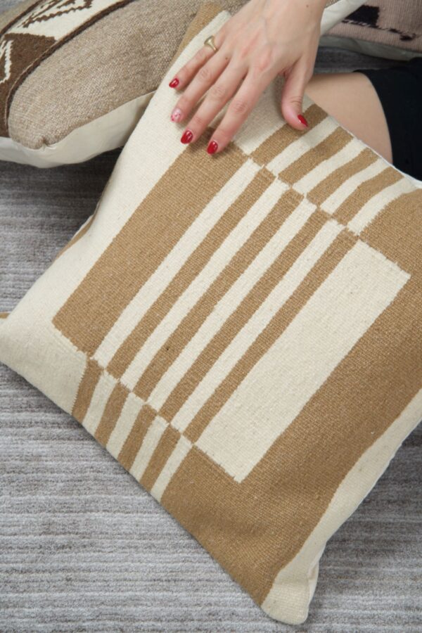 Geleneksel Tezgah Dokuması Kırlent Kılıfı | Yünlü İple Elde Dokunan Eşsiz Tasarımlar